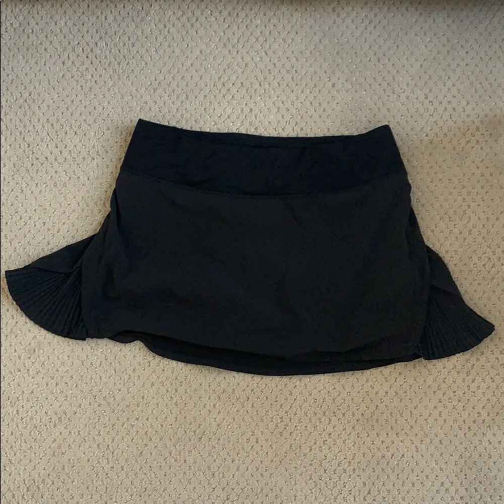 Size 6 black lulu lemon skirt
